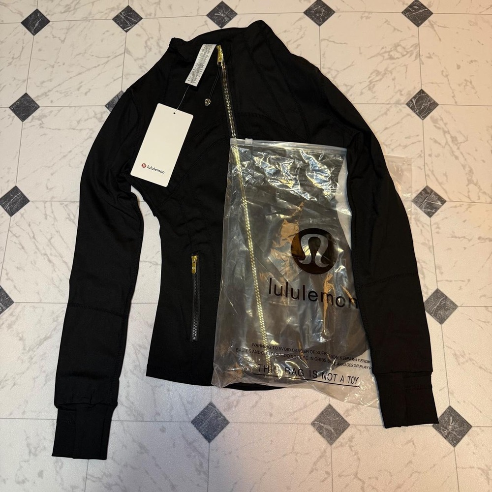 Lululemon Define Jacket Black Gold Zipper Size 2 NWT